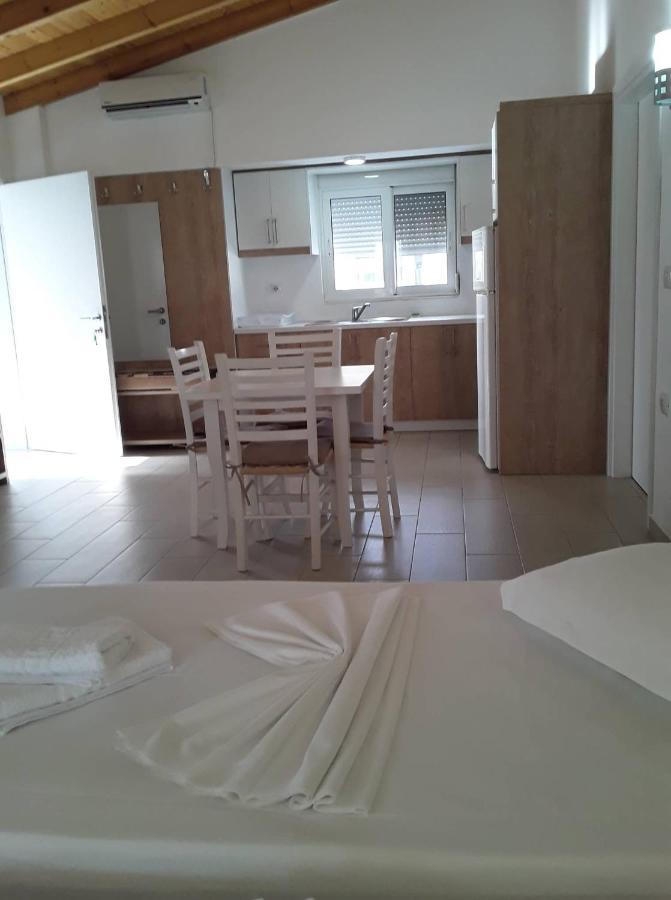 Caldera Vista Apartaments Sarande Bagian luar foto